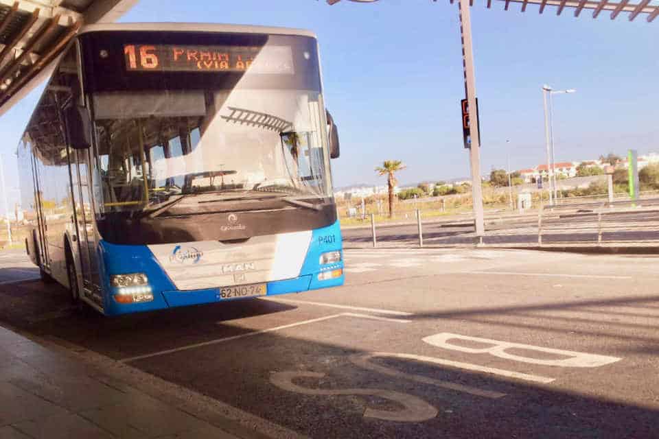 autobus na lotnisku w Faro